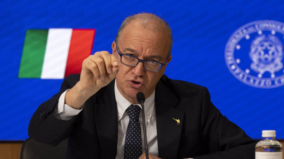 Valditara, sanzioneremo prof che tradiscono decoro scuola