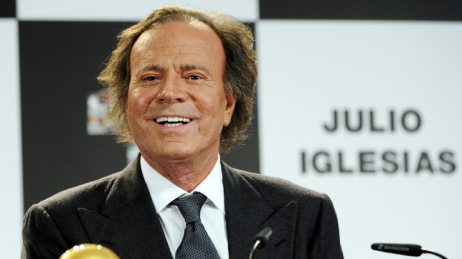 Julio Iglesias rompe su silencio y tacha de "absolutamente falsas" las acusaciones sexuales de exempleadas