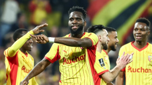 Ligue 1: Lens &eacute;crase Angers et reprend la t&ecirc;te