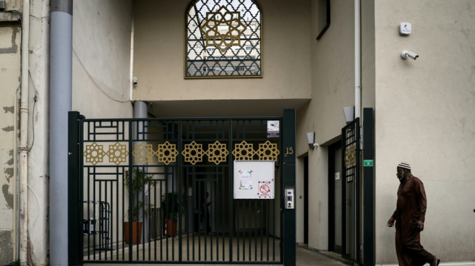 Autoridades investigam queima de exemplar do Cor&atilde;o em mesquita na Fran&ccedil;a