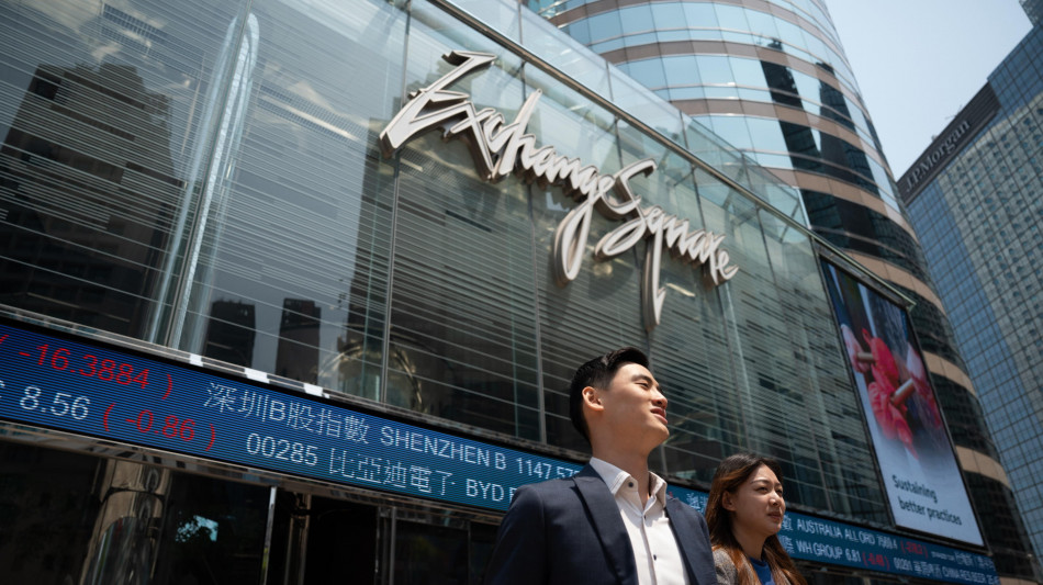 Borsa: Hong Kong negativa, apre a -0,31%