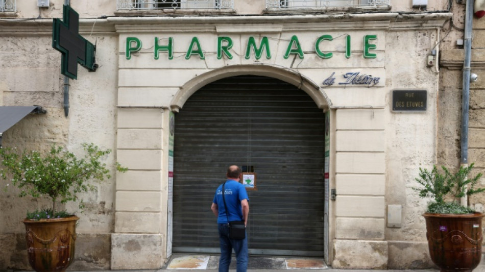 Rideau tir&eacute;, pharmaciens dans la rue: premi&egrave;re gr&egrave;ve depuis 10 ans