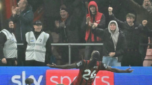 Bournemouth vira sobre Fulham e dorme na vice-lideran&ccedil;a do Ingl&ecirc;s