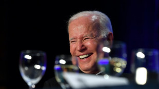 Biden entre ironie et s&eacute;rieux au d&icirc;ner des correspondants de la Maison Blanche