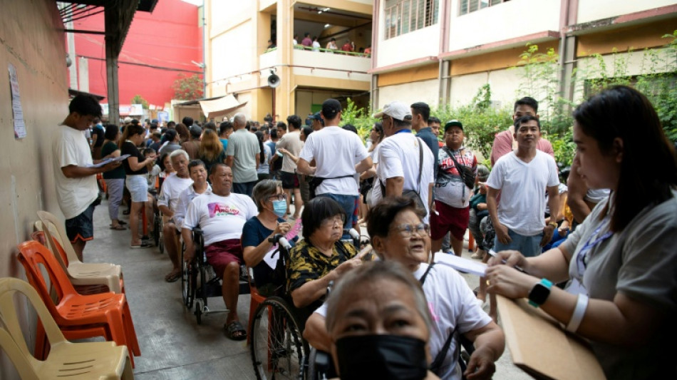 Ex-presidente filipino vence na pris&atilde;o elei&ccedil;&atilde;o para prefeito