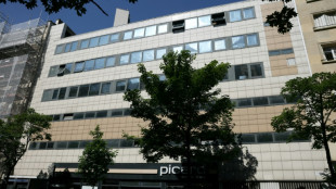 La policía allana la sede del partido ultraderechista de Le Pen en Francia