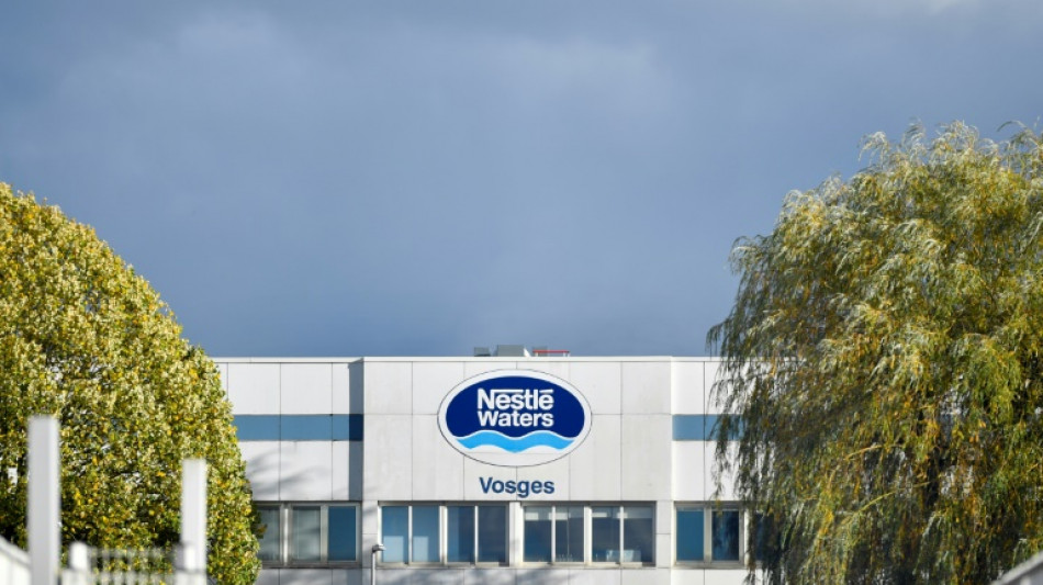 Eaux en bouteille: derri&egrave;re la fraude, un risque pour la sant&eacute;?