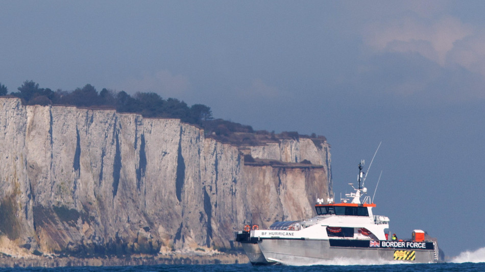 Migranti: naufragio nella Manica, almeno 5 morti