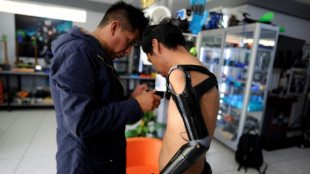 Fabricante de brinquedos boliviano cria e fornece pr&oacute;teses 3D para amputados pobres 