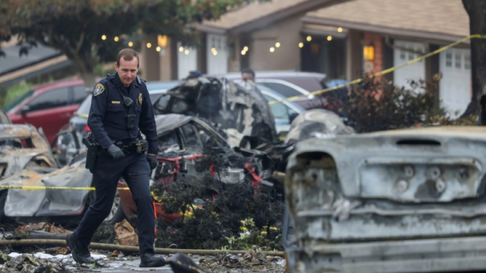 Sube a seis el número de muertos por la caída de una avioneta en California