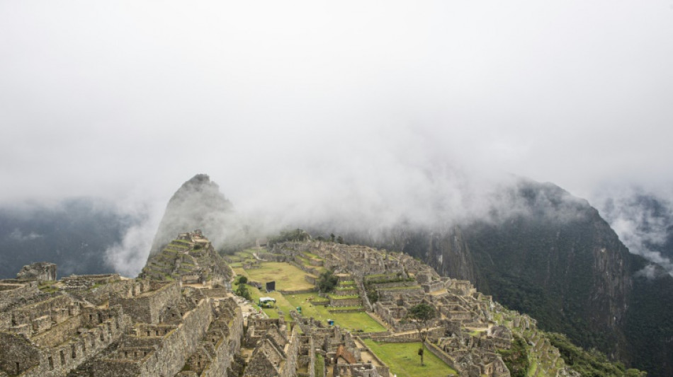 Inundaciones destruyen v&iacute;as f&eacute;rreas e interrumpen el acceso a Machu Picchu, en Per&uacute;