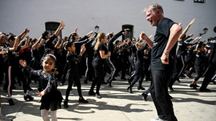 Core&oacute;grafo de Michael Jackson y Madonna imparte clases en Cuba