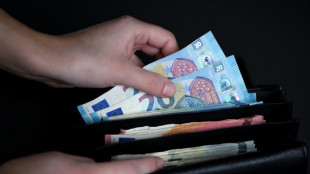 Unbekannter steckt 24-J&auml;hrigem in Kneipe hunderte Euro ins Hemd