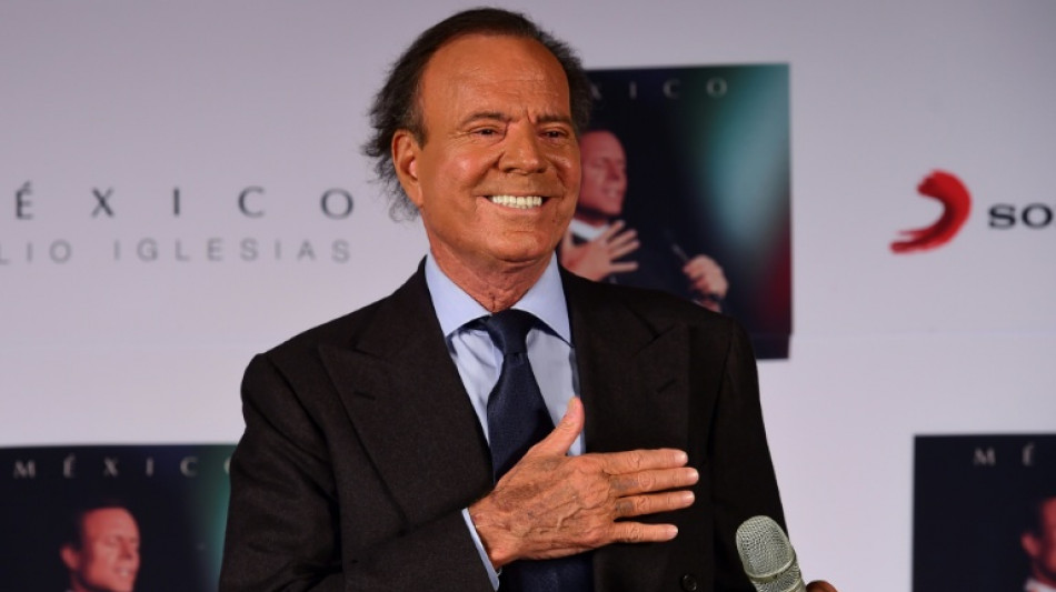 Julio Iglesias, una imagen de "latin lover" empa&ntilde;ada en la vejez por graves acusaciones