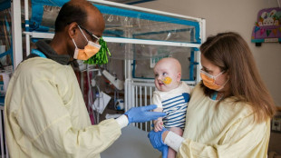 Bebê recebe primeiro tratamento genético personalizado do mundo