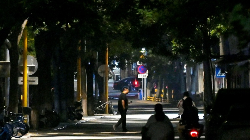 Un vehículo embiste a peatones frente a una escuela primaria en Pekín