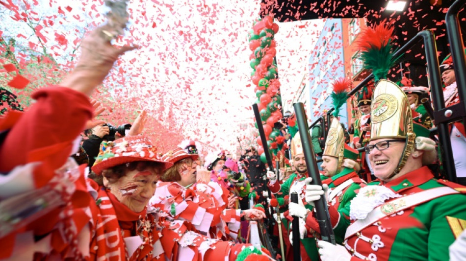 Rosenmontagszug rollt durch K&ouml;ln