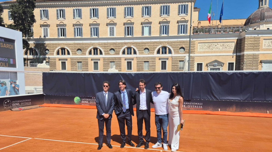 Il tennis a Piazza del Popolo, inaugurato campo per Masters Roma