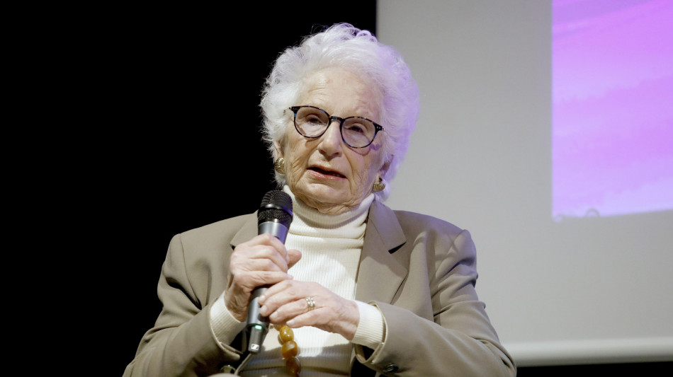 Insulti a Segre, indagini su un centinaio di account