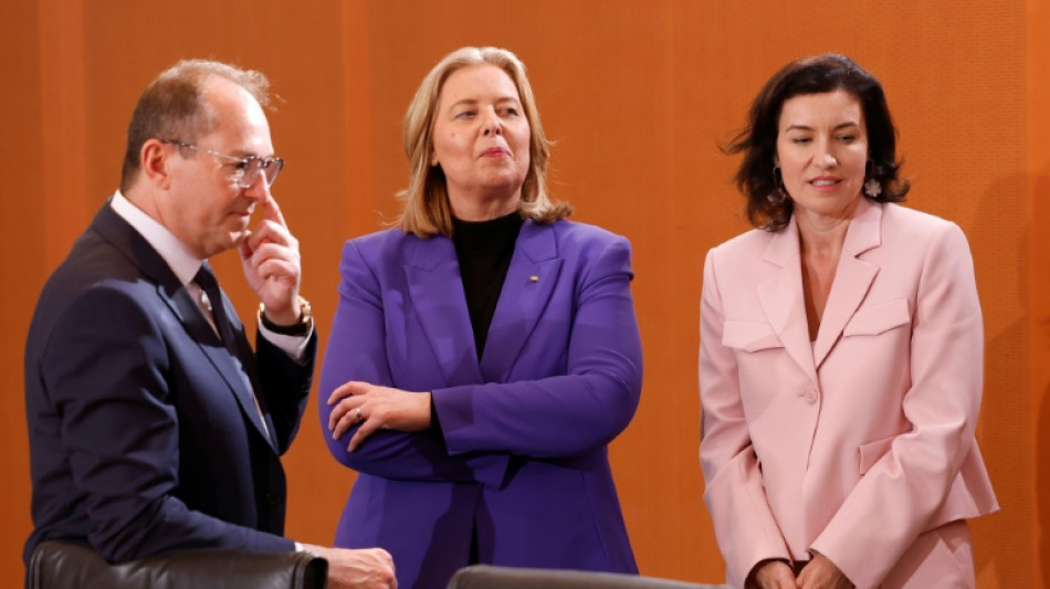 Dienstwagen-Check der Deutschen Umwelthilfe: Rote Karte f&uuml;r sieben Bundesminister