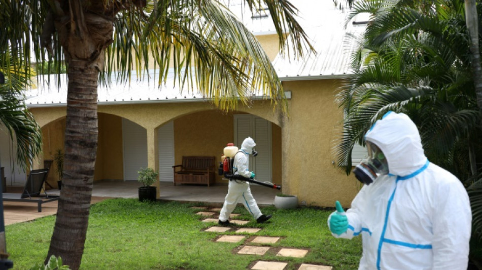 Chikungunya &agrave; La R&eacute;union: "Les semaines les plus d&eacute;licates se profilent", dit Valls