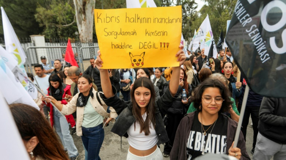 Les Chypriotes-turcs manifestent contre l'autorisation du voile au lyc&eacute;e
