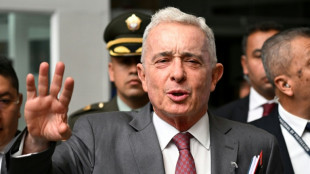La justicia de Colombia ordena la libertad al expresidente Uribe mientras apela su condena