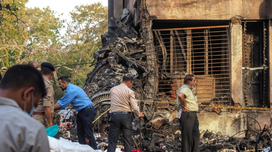 Hallan caja negra del vuelo de Air India que se estrell&oacute; matando a 265 personas