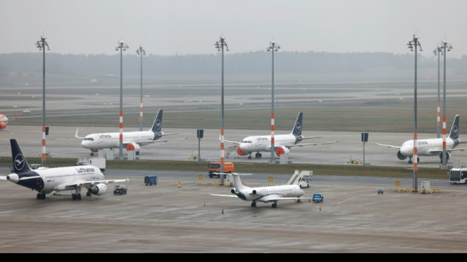 Mehr Passagiere und weniger Fl&uuml;ge weltweit - Geringer Low-Cost-Anteil in Deutschland 