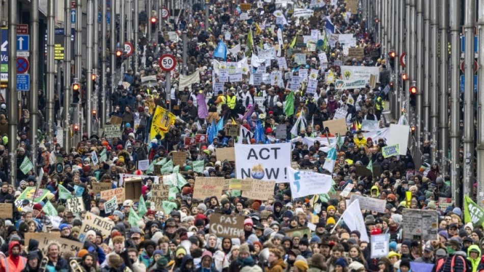 Mindestens 20.000 Menschen fordern in Br&uuml;ssel Ma&szlig;nahmen gegen den Klimawandel