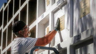 Aux Canaries, offrir une derni&egrave;re demeure aux migrants morts en mer