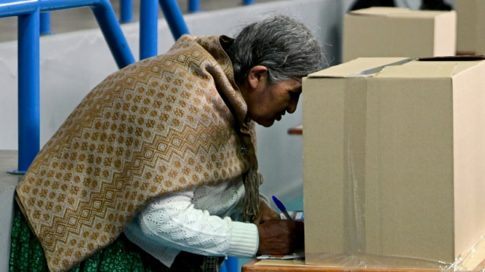 Bol&iacute;via definir&aacute; presidente em 2&ordm; turno entre dois candidatos de direita