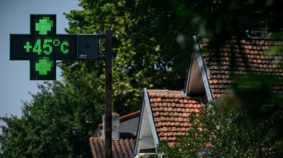 Canicule: 14 d&eacute;partements en alerte rouge, la chaleur s'&eacute;tend