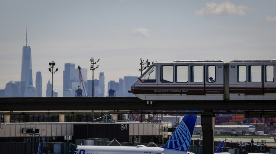 Novo corte de comunicações aéreas afeta aeroporto de Newark, nos EUA