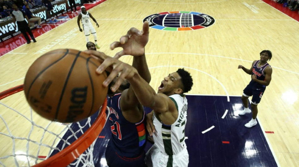 NBA: les Bucks font tomber les Sixers, les Lakers poursuivent leur d&eacute;gringolade