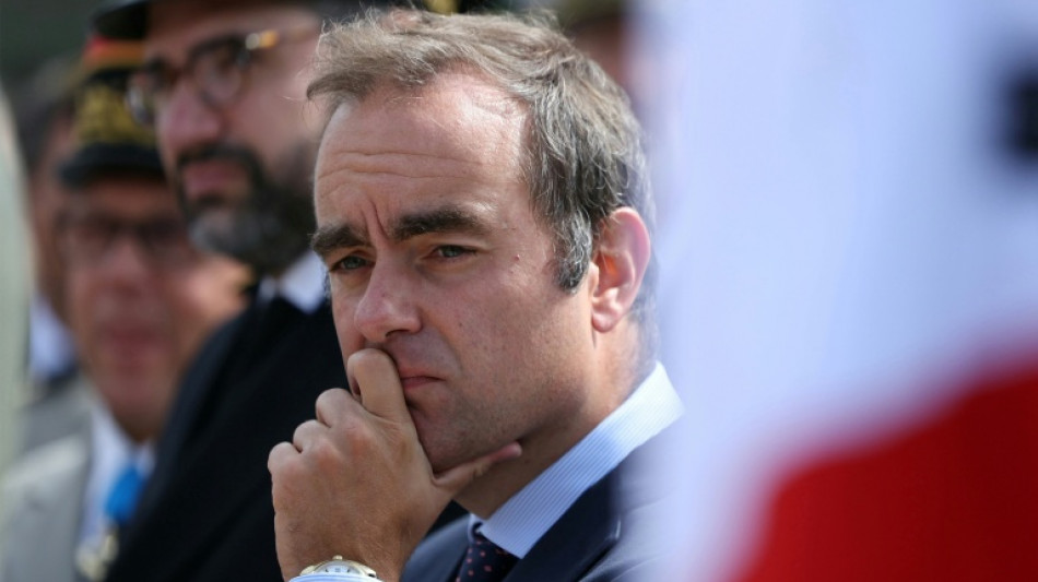 Macron nomme S&eacute;bastien Lecornu &agrave; Matignon, un proche charg&eacute; de n&eacute;gocier avec les partis