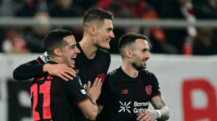Leverkusen vence na visita ao Olympiacos (2-0) e fica mais perto das oitavas da Champions