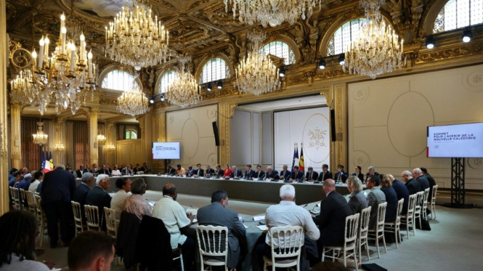 Nouvelle-Cal&eacute;donie: ind&eacute;pendantistes et non ind&eacute;pendantistes signent un accord "historique"