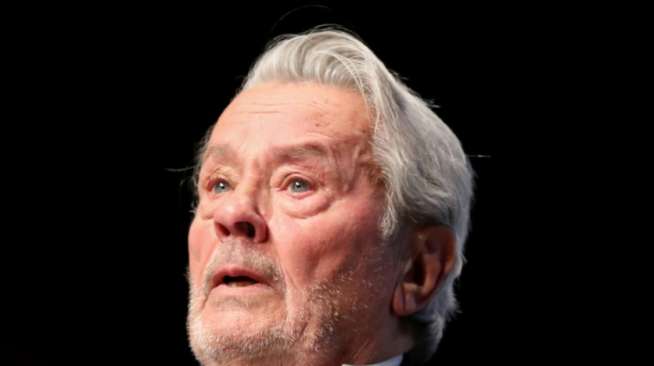 Alain Delon ne fera pas appel de son placement sous curatelle renforc&eacute;e