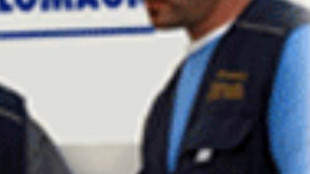 'Ha saputo della morte dei genitori, Carlomagno sorvegliato a vista'