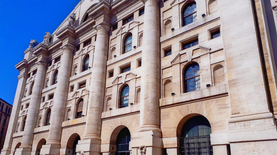 Borsa: Milano chiude in ribasso, -0,71%