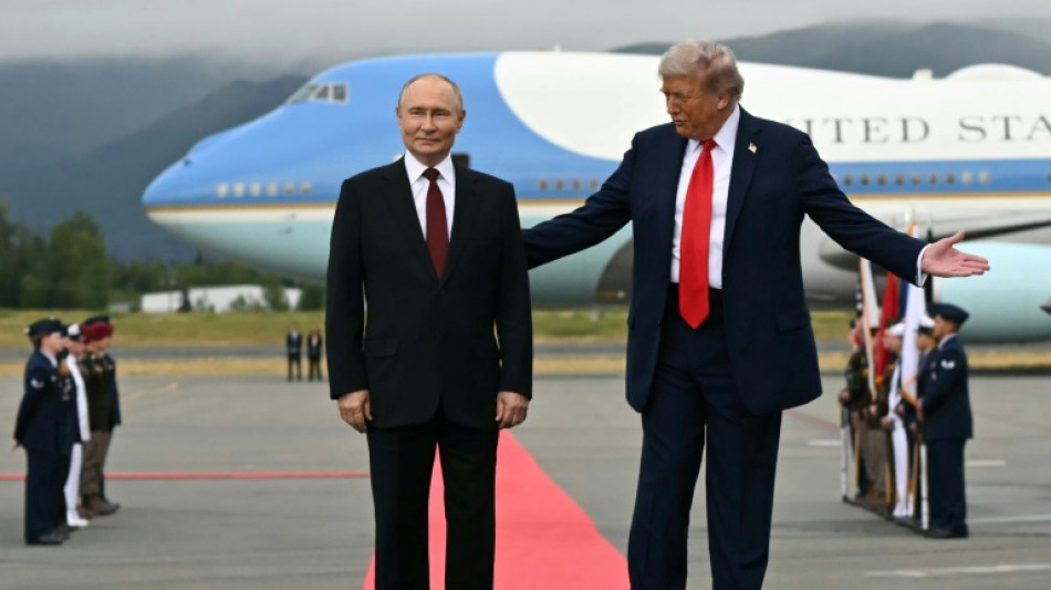 Putin volta &agrave; cena diplom&aacute;tica no tapete vermelho de Trump