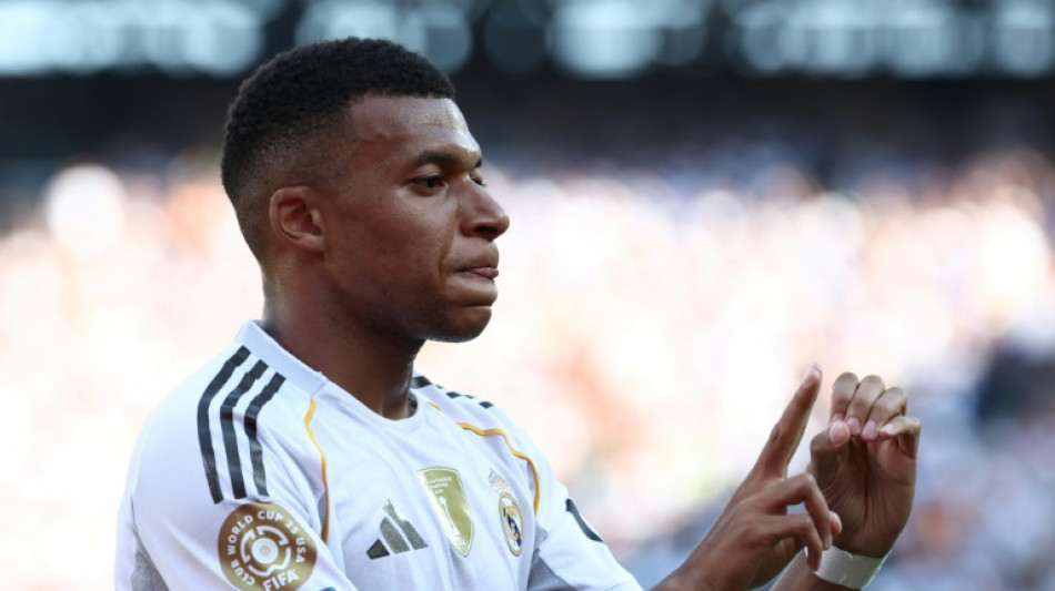 Enqu&ecirc;te &agrave; Paris sur des ch&egrave;ques de Mbapp&eacute; &agrave; des policiers