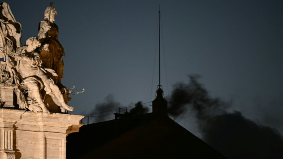 Cardeais n&atilde;o chegam a acordo para eleger novo papa em primeira vota&ccedil;&atilde;o