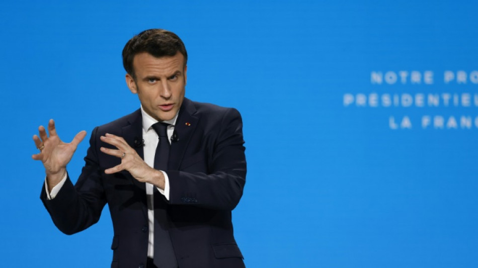Pr&eacute;sidentielle: Macron propose une r&eacute;forme du RSA avec "15 &agrave; 20 heures d'activit&eacute;" hebdomadaire