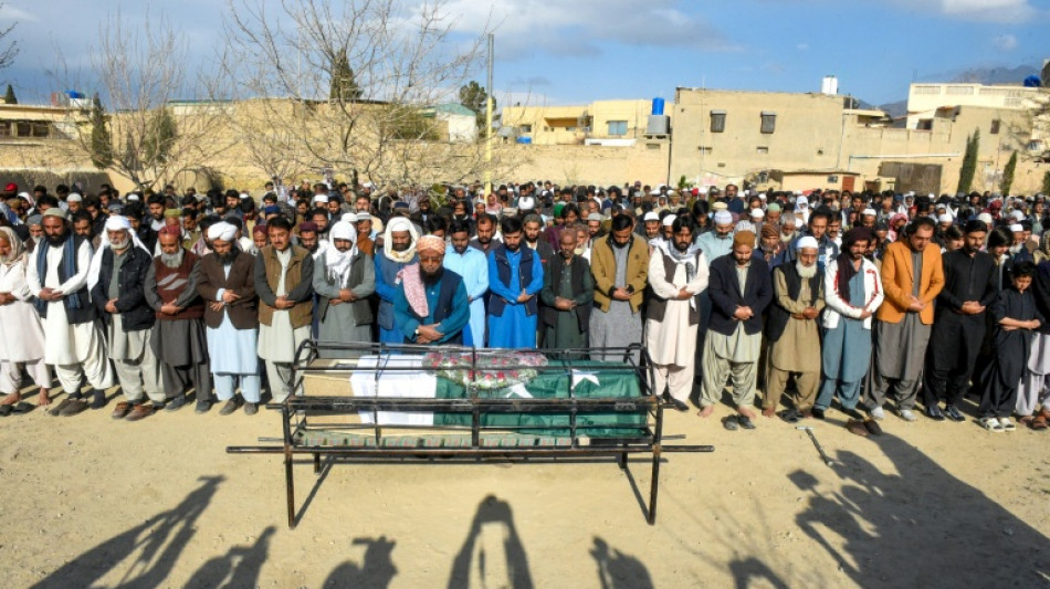 El balance de la toma de rehenes en un tren en Pakist&aacute;n aumenta a 31 muertos