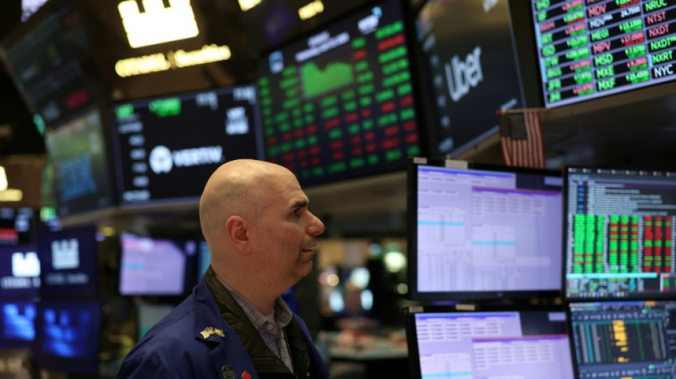 US stocks extend rally as market eyes busy calendar next week