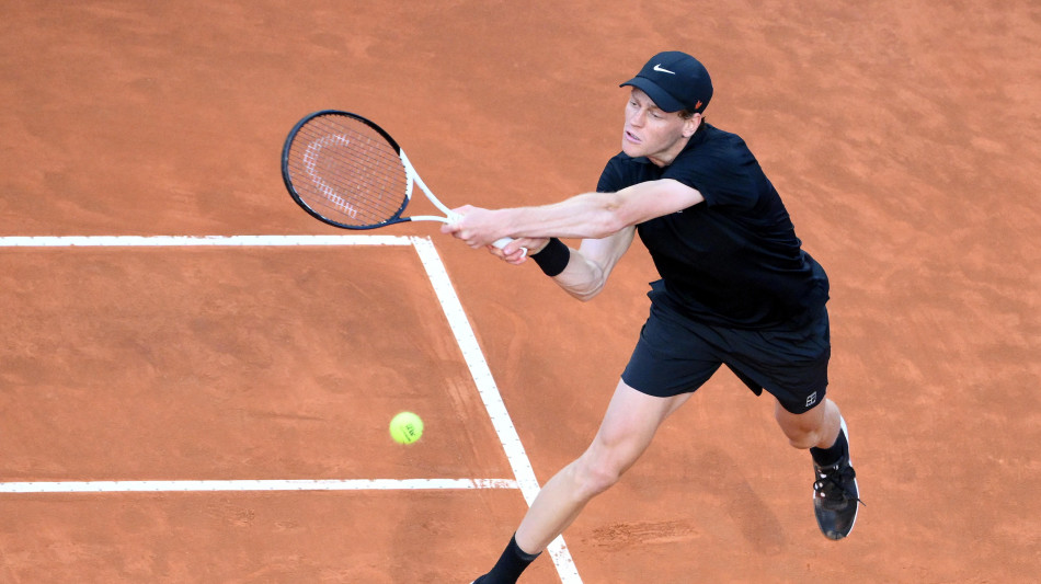 Sinner esordio ok, batte Navone e va al terzo turno a Roma