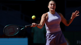 Sabalenka remonta un set a Mertens y se mete en octavos en Madrid