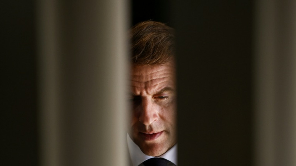 Primeiro-ministro da Fran&ccedil;a sugere suspender reforma da previd&ecirc;ncia para superar crise pol&iacute;tica